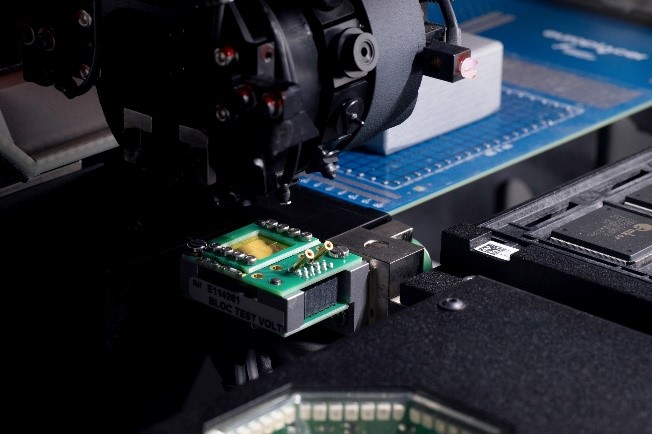 Electric testing during SMT surface mounting operation