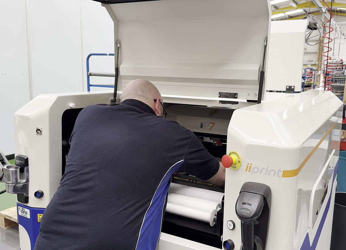 An operator working on an ii-P7 screen printer from Europlacer